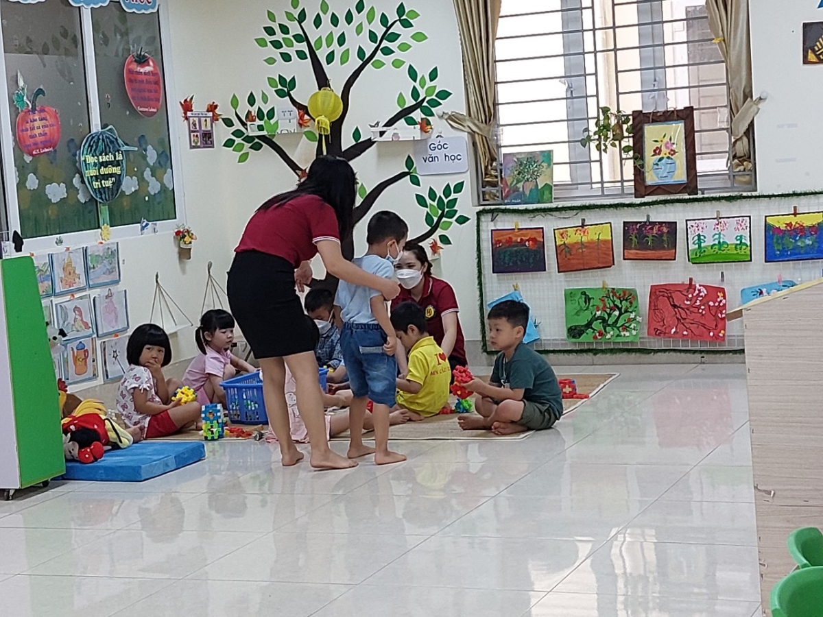 Nhiều trường bất ngờ thông báo học sinh đi học trở lại, phụ huynh lúng túng